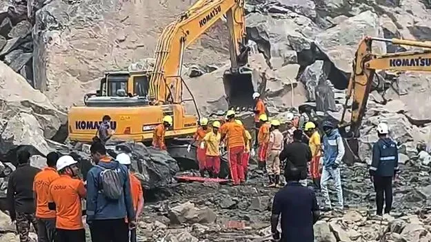 క్వారీలో భారీ పేలుడు.. ఇద్దరు మృతి